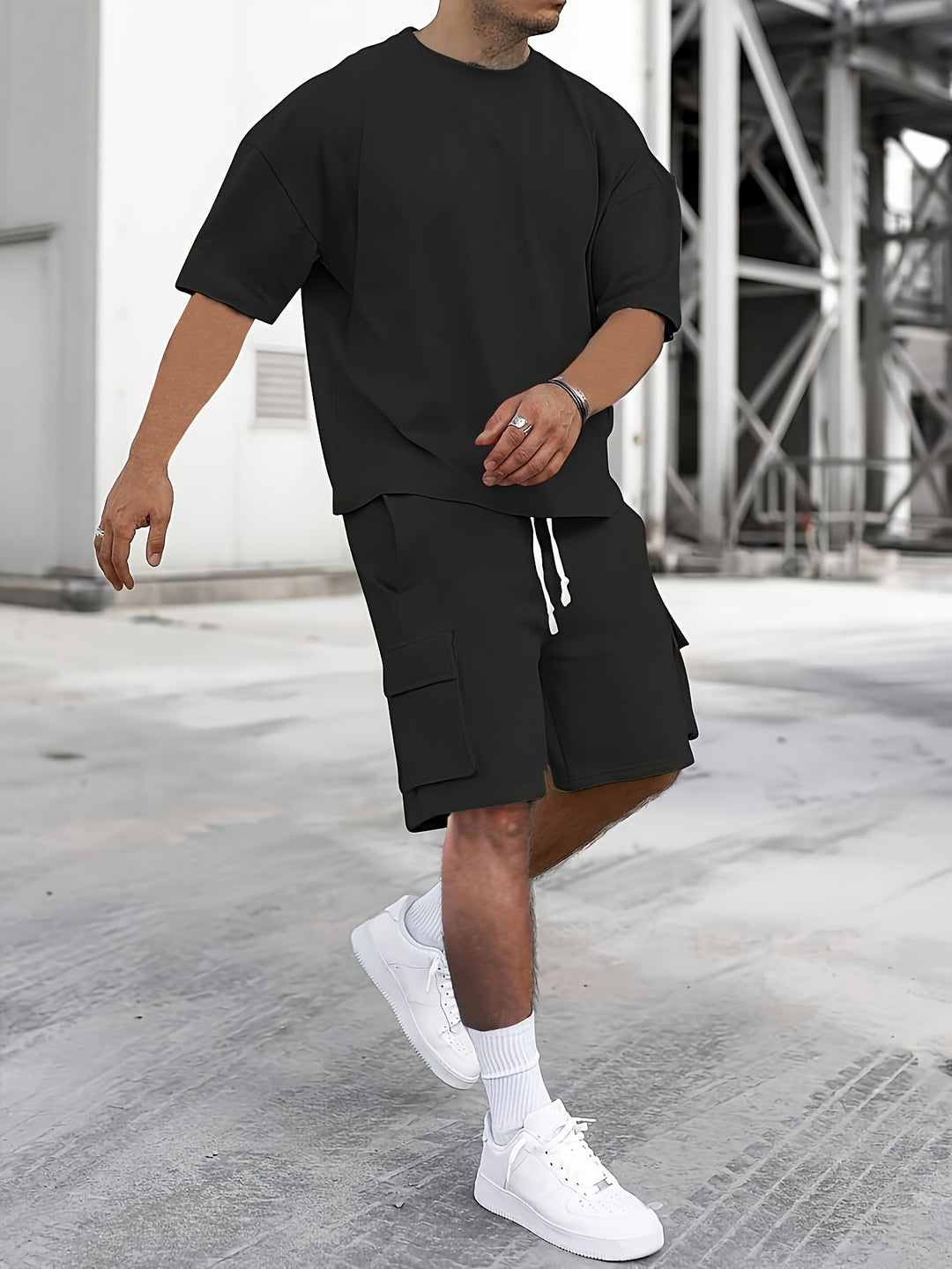 Set di Abbigliamento Sportivo da Uomo | Tessuto Traspirante | Comfort & Stile | T-Shirt & Shorts