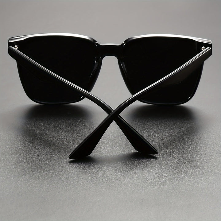 Occhiali da Sole Uomo | Montatura Quadrata con Dettagli in Rivetto | Anti-Riflesso | Casual & Outdoor