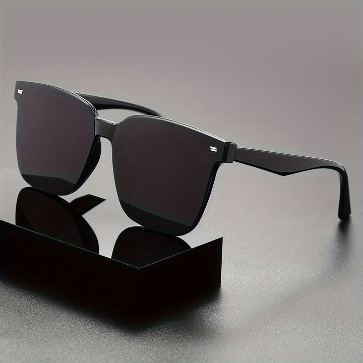 Occhiali da Sole Uomo | Montatura Quadrata con Dettagli in Rivetto | Anti-Riflesso | Casual & Outdoor
