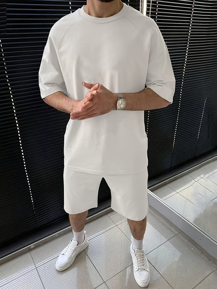 Set da Uomo a Due Pezzi | Slim & Relaxed | Top con Collo Rotondo & Pantaloni Corti
